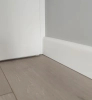 MD234P Listwa przypodłogowa poliuretanowa biała RAL 9003 wym. 200 x 1.4 x 7.8 cm, z PolyForce